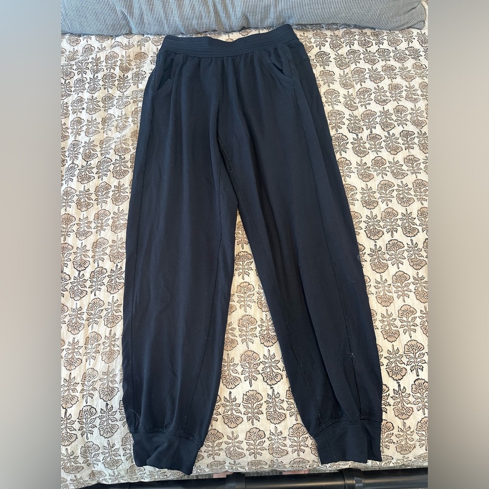 Lululemon joggers size 6